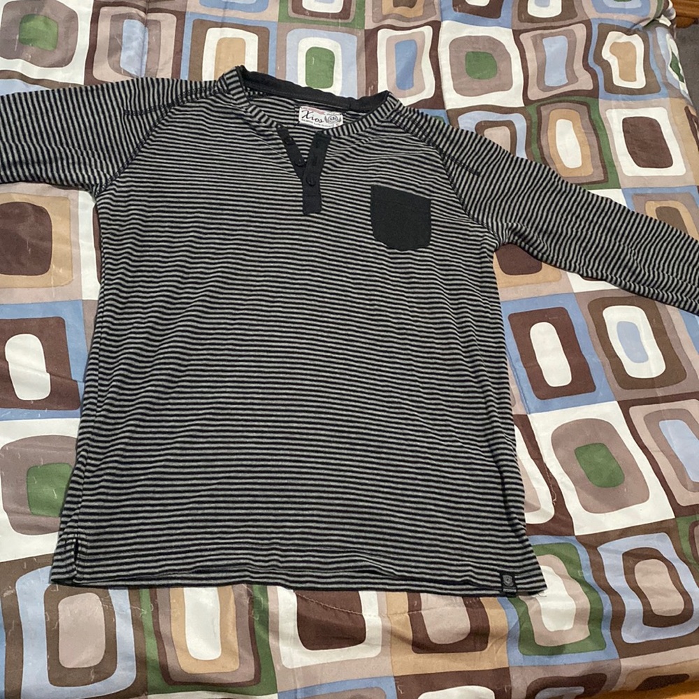 Triple button long sleeve